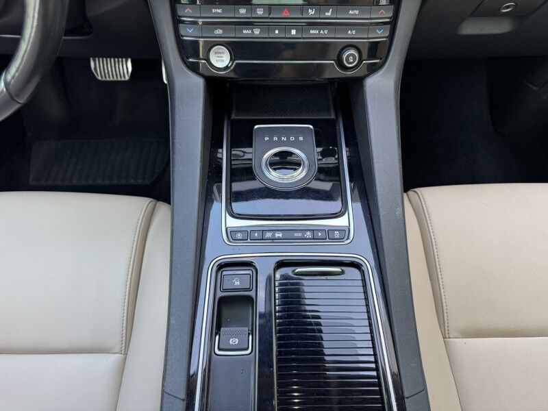 2019 Jaguar F-PACE 25t Premium Willow Grove PA