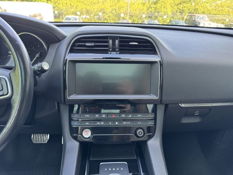 2019 Jaguar F-PACE 25t Premium Willow Grove PA