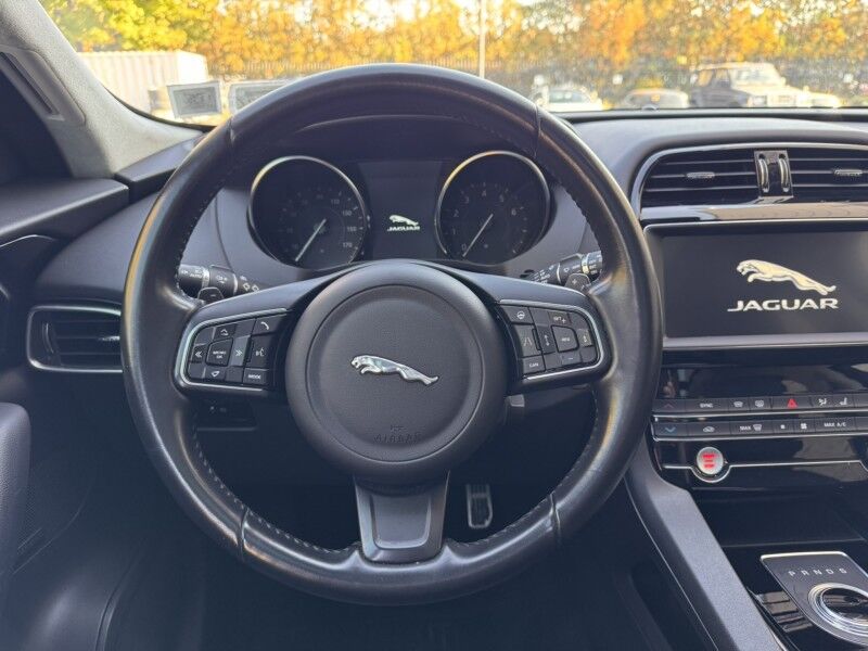 2019 Jaguar F-PACE 25t Premium Willow Grove PA