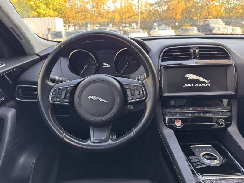 2019 Jaguar F-PACE 25t Premium Willow Grove PA
