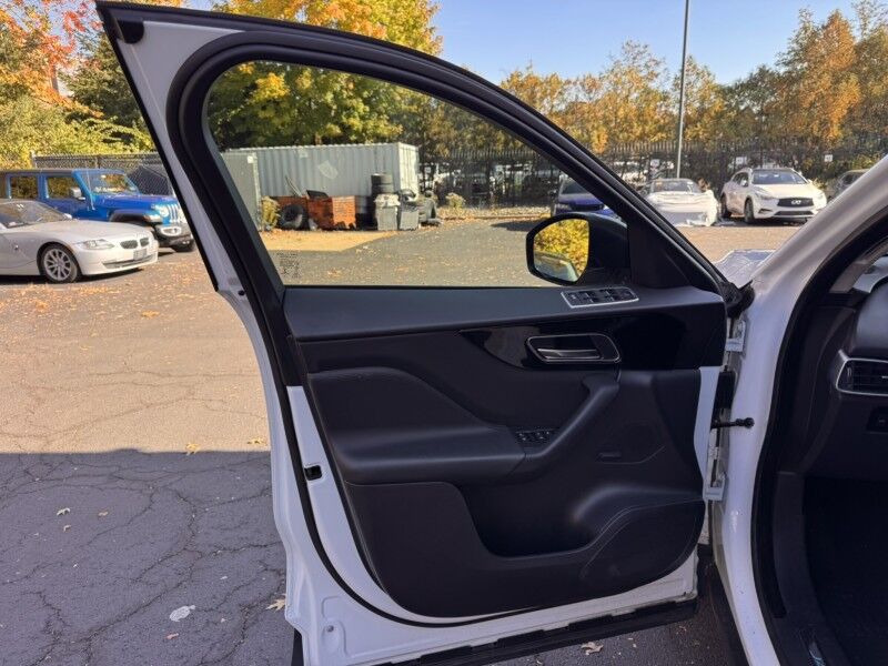 2019 Jaguar F-PACE 25t Premium Willow Grove PA