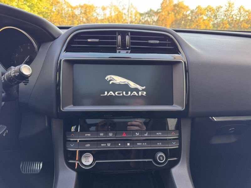 2019 Jaguar F-PACE 25t Premium Willow Grove PA