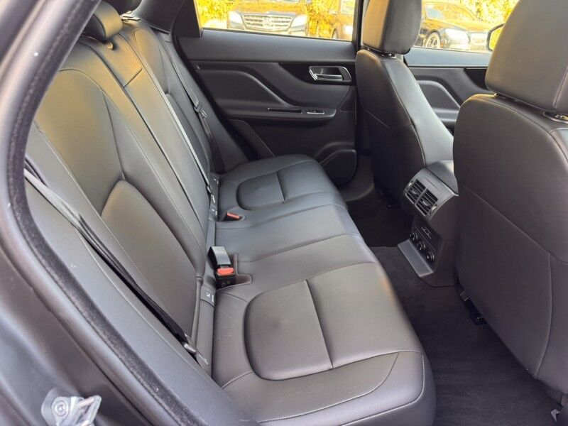 2019 Jaguar F-PACE 25t Premium Willow Grove PA