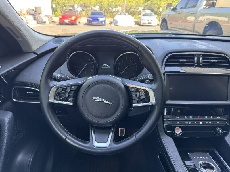 2019 Jaguar F-PACE 25t Prestige Willow Grove PA