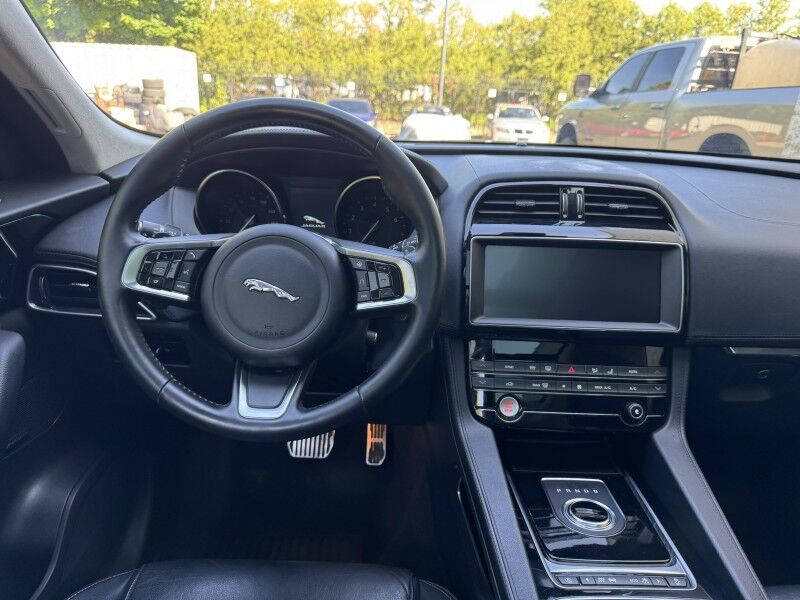 2019 Jaguar F-PACE 25t Prestige Willow Grove PA