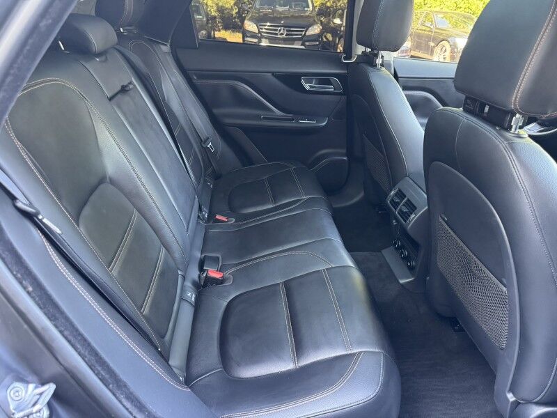 2019 Jaguar F-PACE 25t Prestige Willow Grove PA