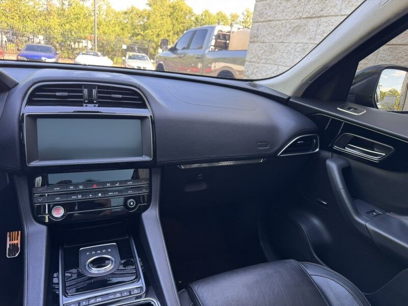 2019 Jaguar F-PACE 25t Prestige Willow Grove PA