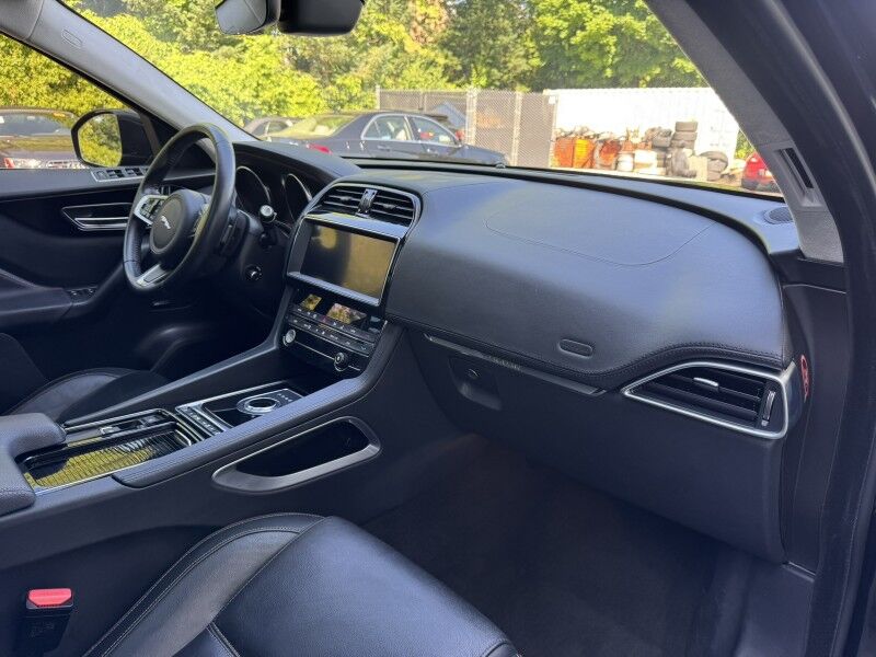 2019 Jaguar F-PACE 25t Prestige Willow Grove PA