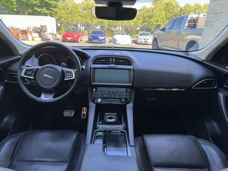 2019 Jaguar F-PACE 25t Prestige Willow Grove PA