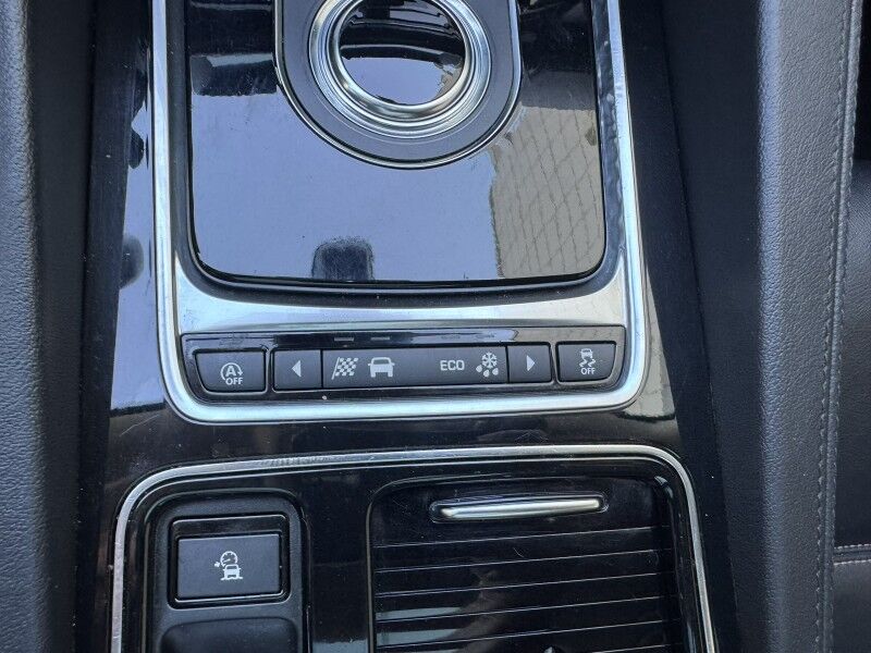 2019 Jaguar F-PACE 25t Prestige Willow Grove PA