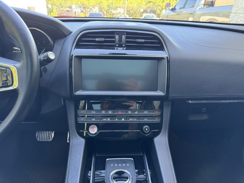 2019 Jaguar F-PACE 25t Prestige Willow Grove PA
