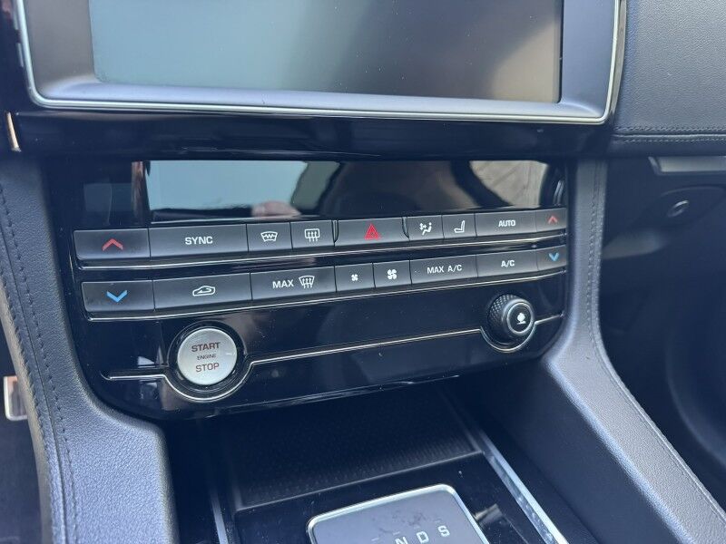 2019 Jaguar F-PACE 25t Prestige Willow Grove PA