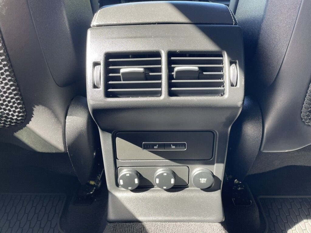 2019 Jaguar F-PACE SVR~SUPERCHARGED V8~CRUISE CONTROL~BLIND SPOT WARNING~CAMERA SYSTEM~COOLED SEATS~DRIVER CONNECT PACKAGE~LEATHER SEATS~PANOMARIC MOONROOF / SUNROOF~PARKING SENSORS~POWER SEATS~PREMIUM SOUND SYSTEM~TRAILER WIRING Sarasota FL