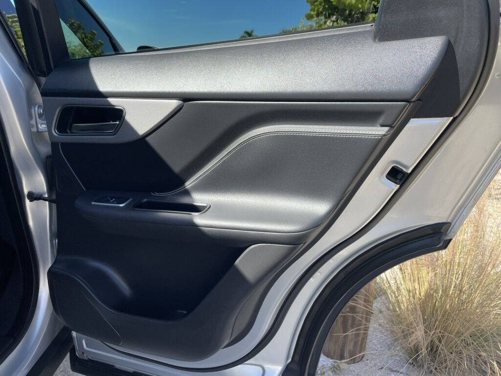 2019 Jaguar F-PACE SVR~SUPERCHARGED V8~CRUISE CONTROL~BLIND SPOT WARNING~CAMERA SYSTEM~COOLED SEATS~DRIVER CONNECT PACKAGE~LEATHER SEATS~PANOMARIC MOONROOF / SUNROOF~PARKING SENSORS~POWER SEATS~PREMIUM SOUND SYSTEM~TRAILER WIRING Sarasota FL