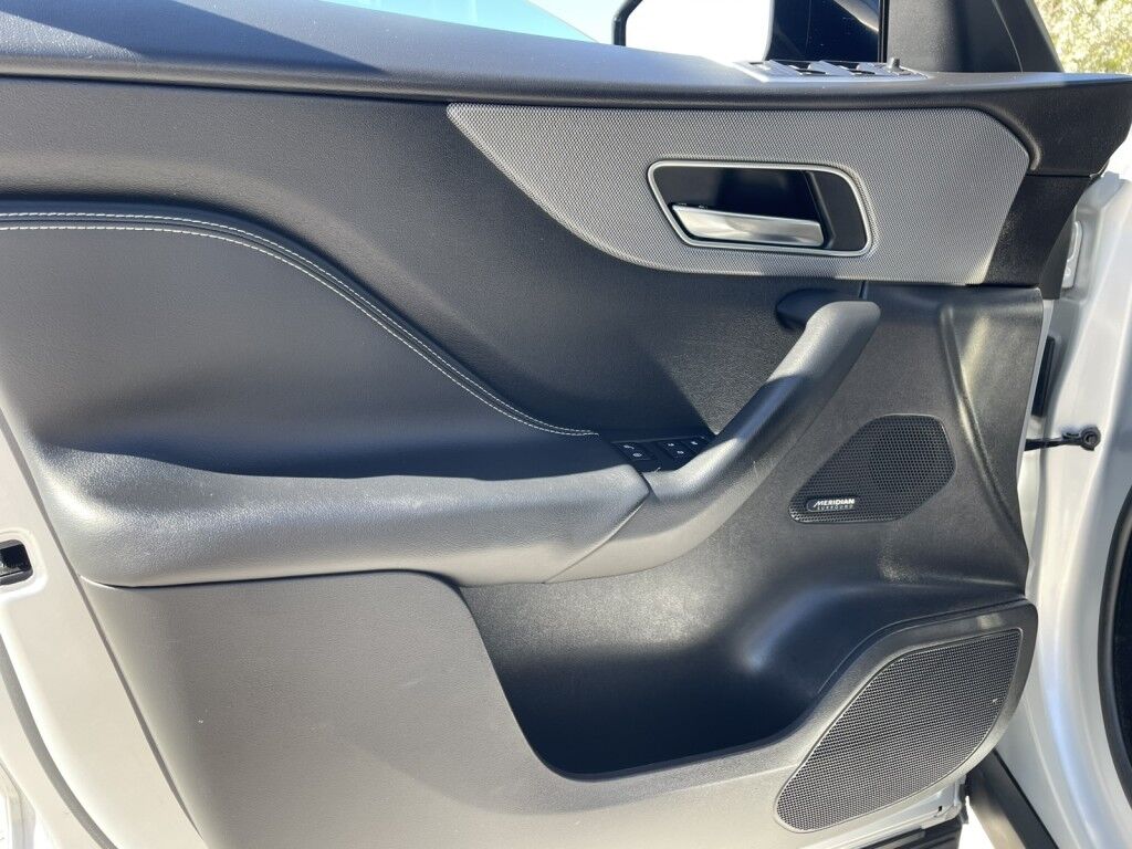 2019 Jaguar F-PACE SVR~SUPERCHARGED V8~CRUISE CONTROL~BLIND SPOT WARNING~CAMERA SYSTEM~COOLED SEATS~DRIVER CONNECT PACKAGE~LEATHER SEATS~PANOMARIC MOONROOF / SUNROOF~PARKING SENSORS~POWER SEATS~PREMIUM SOUND SYSTEM~TRAILER WIRING Sarasota FL