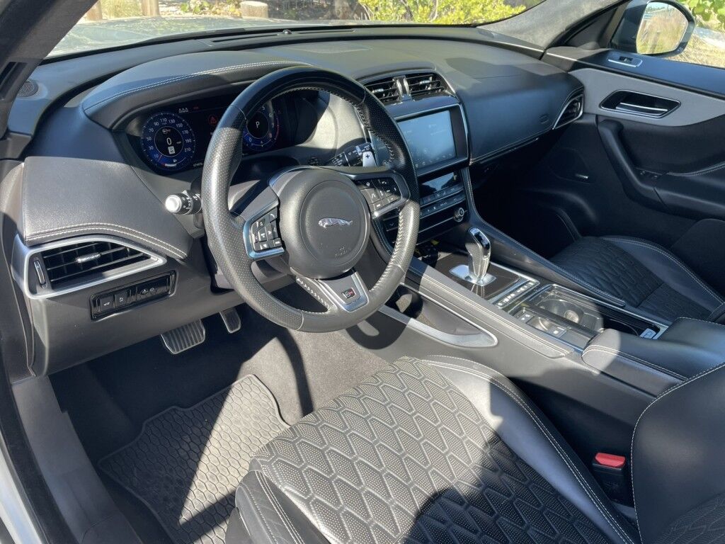 2019 Jaguar F-PACE SVR~SUPERCHARGED V8~CRUISE CONTROL~BLIND SPOT WARNING~CAMERA SYSTEM~COOLED SEATS~DRIVER CONNECT PACKAGE~LEATHER SEATS~PANOMARIC MOONROOF / SUNROOF~PARKING SENSORS~POWER SEATS~PREMIUM SOUND SYSTEM~TRAILER WIRING Sarasota FL