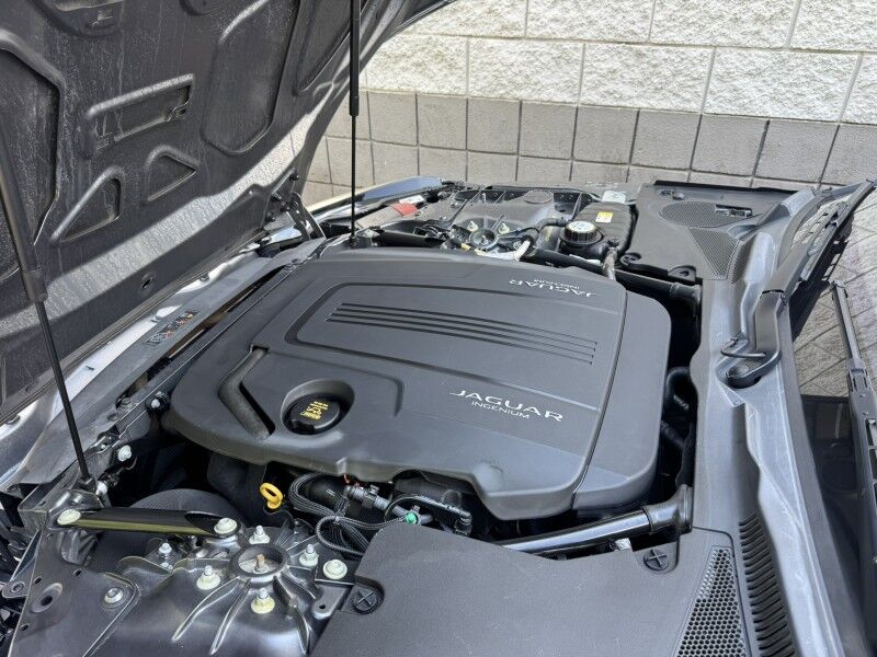 2019 Jaguar F-TYPE P300