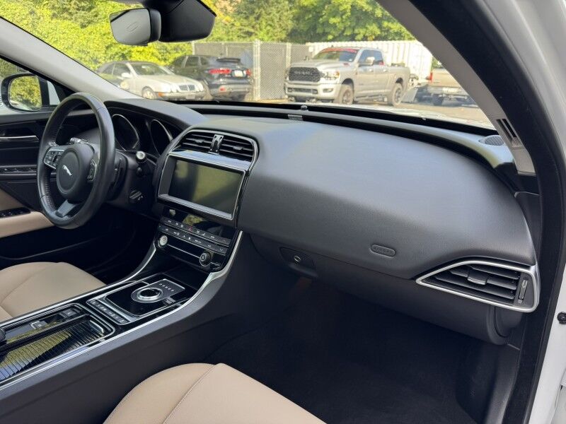 2019 Jaguar XE 25t Premium Willow Grove PA