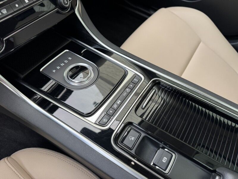 2019 Jaguar XE 25t Premium Willow Grove PA