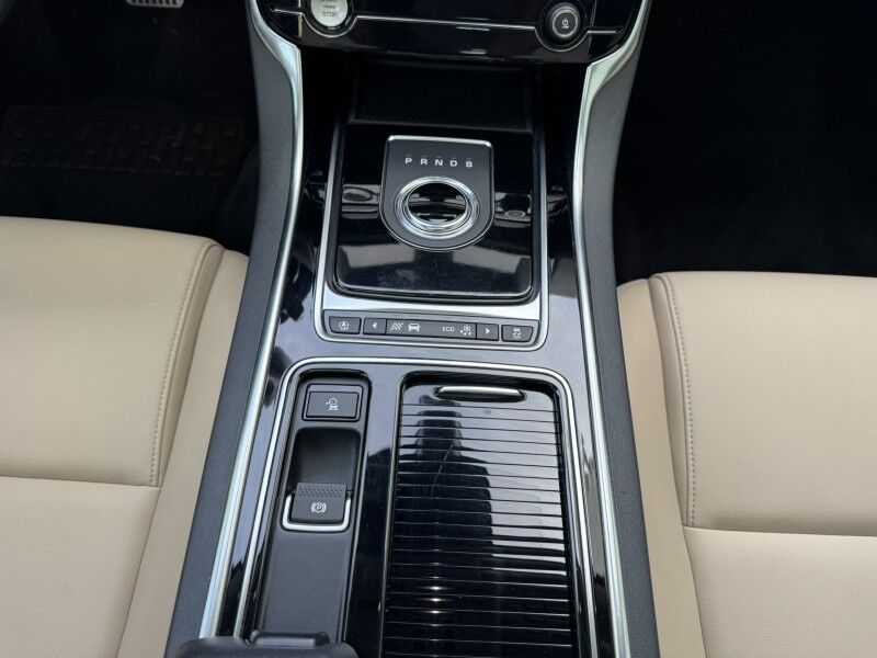 2019 Jaguar XE 25t Premium Willow Grove PA