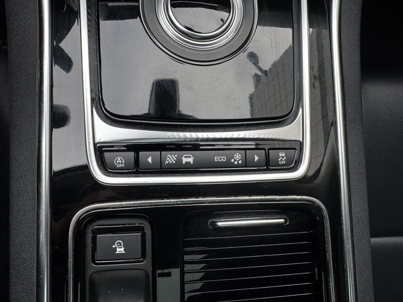 2019 Jaguar XE 25t Willow Grove PA