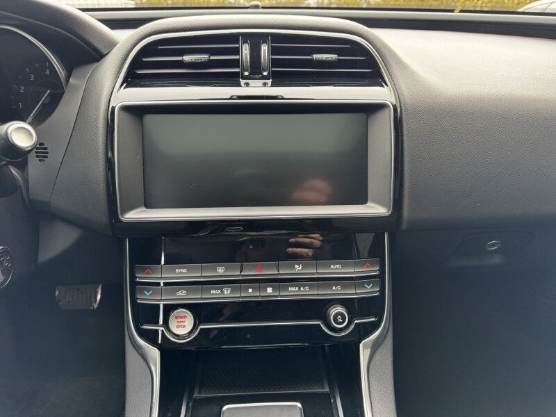 2019 Jaguar XE 25t Willow Grove PA