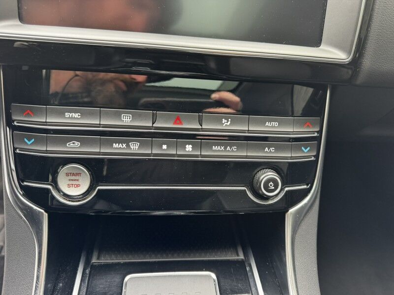 2019 Jaguar XE 25t Willow Grove PA