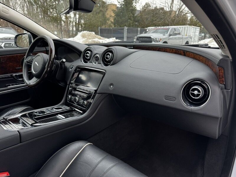 2019 Jaguar XJ R-Sport Willow Grove PA