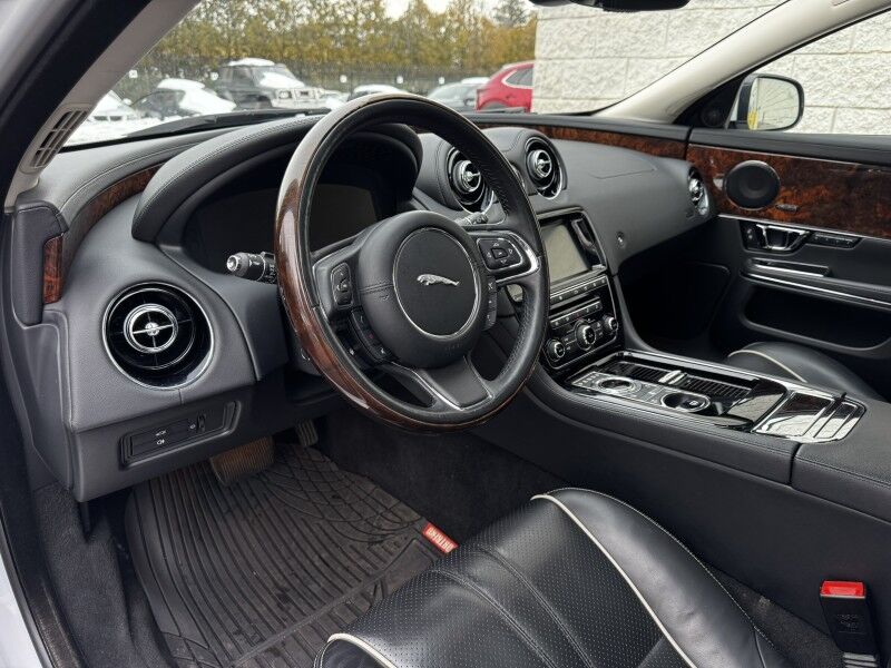 2019 Jaguar XJ R-Sport Willow Grove PA