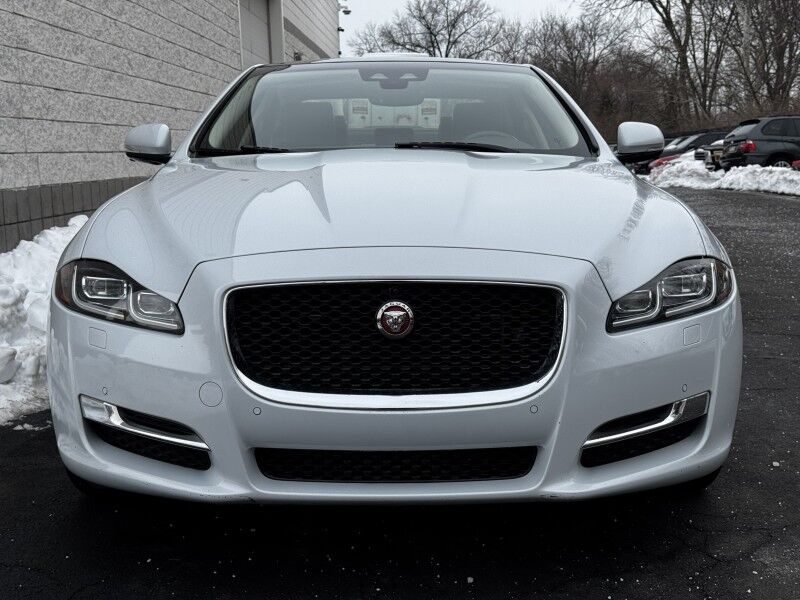 2019 Jaguar XJ XJ R-Sport