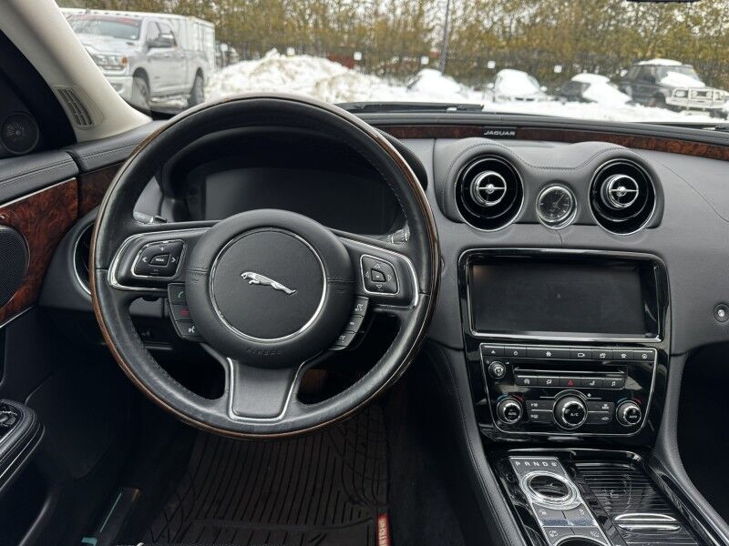 2019 Jaguar XJ XJ R-Sport Willow Grove PA