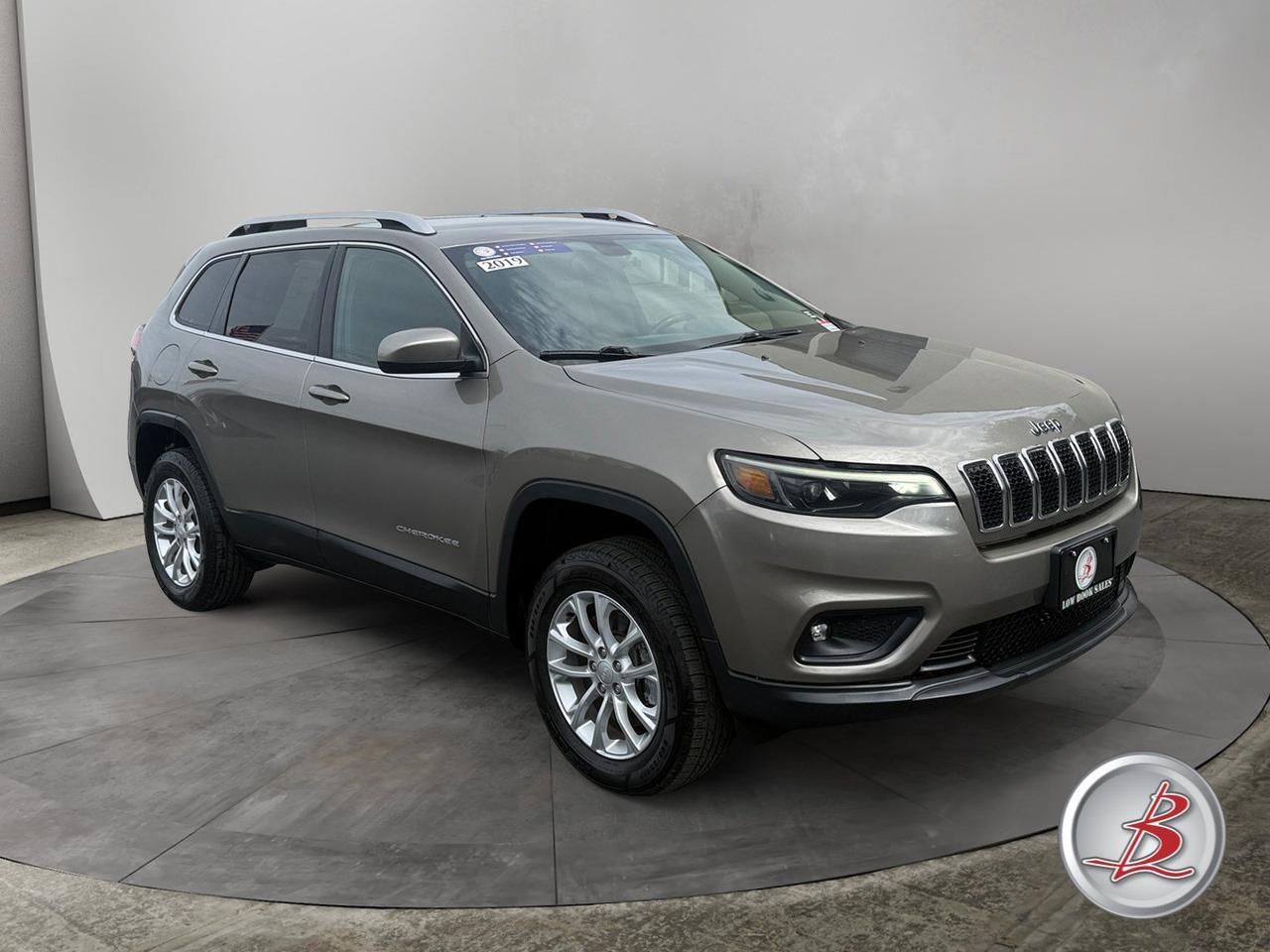 2019 Jeep CHEROKEE Latitude