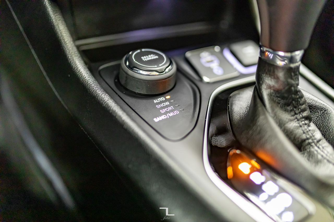 2019 Jeep Cherokee 4X4 Limited Leather Roof Nav Red Deer AB