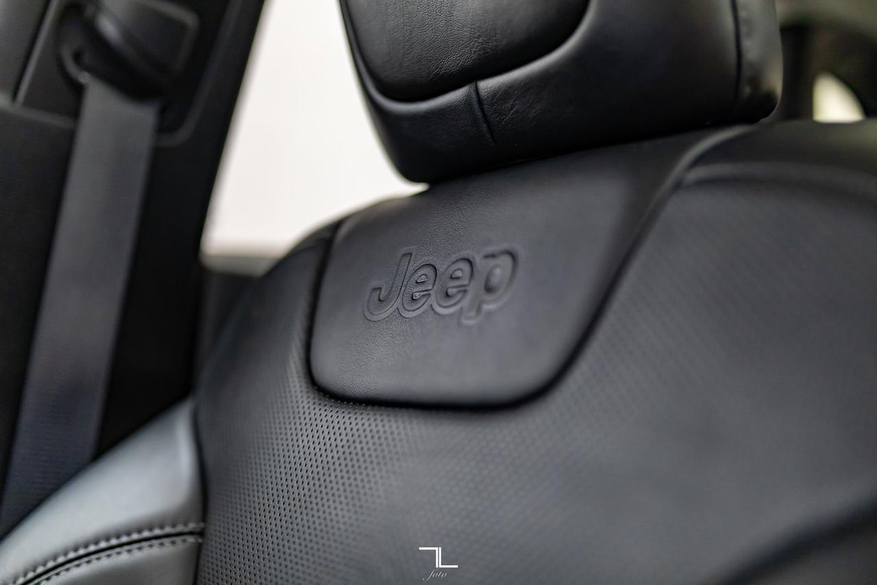 2019 Jeep Cherokee 4X4 Limited Leather Roof Nav Red Deer AB