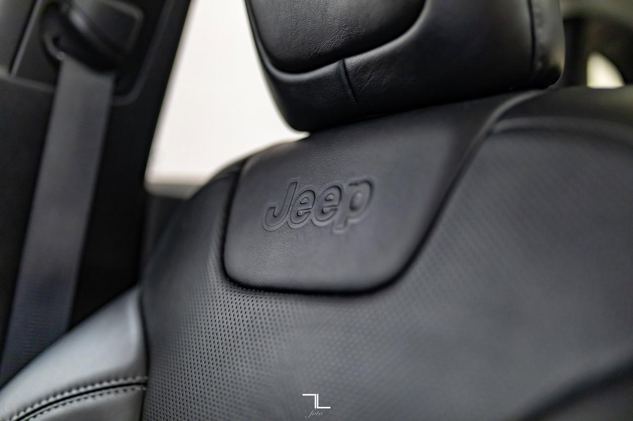 2019 Jeep Cherokee 4X4 Limited Leather Roof Nav Red Deer AB