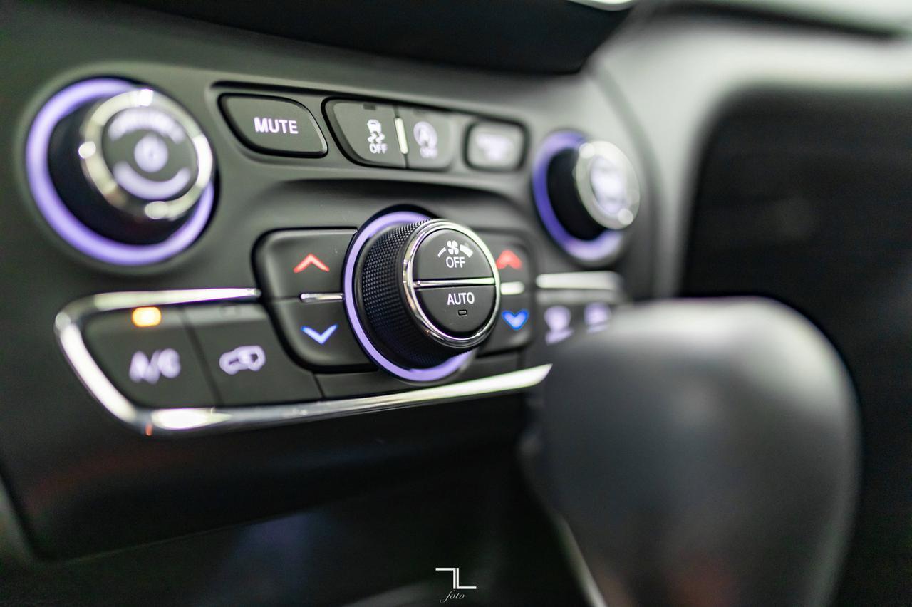 2019 Jeep Cherokee 4X4 Limited Leather Roof Nav Red Deer AB