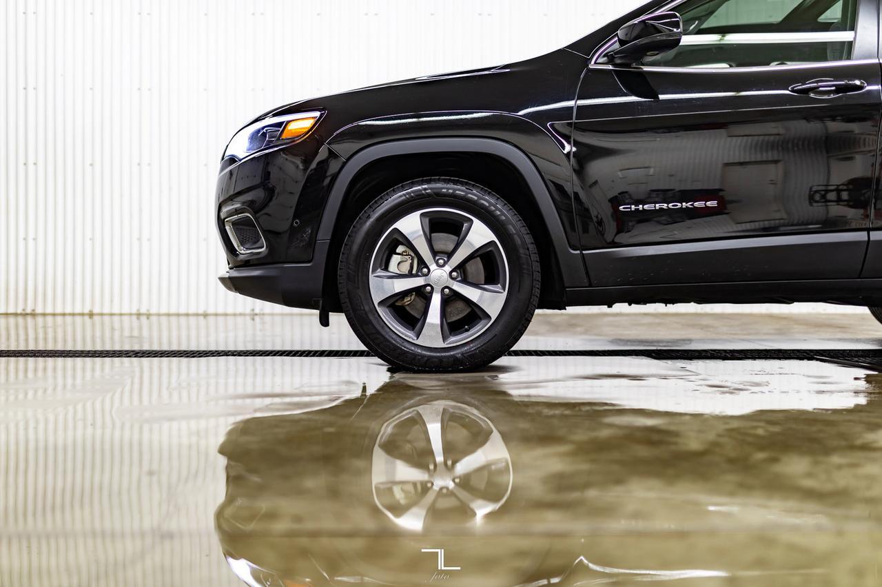 2019 Jeep Cherokee 4X4 Limited Leather Roof Nav Red Deer AB