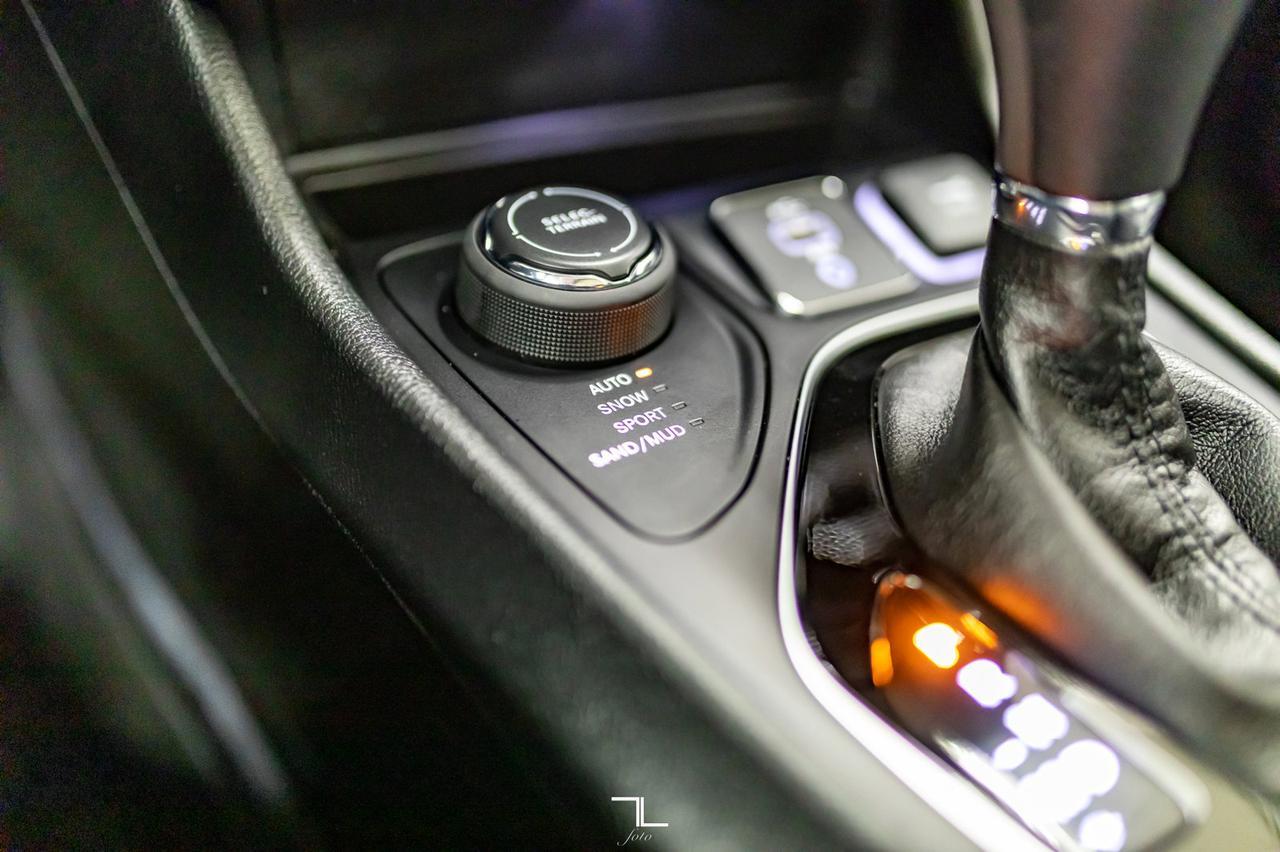 2019 Jeep Cherokee 4X4 Limited Leather Roof Nav Red Deer AB