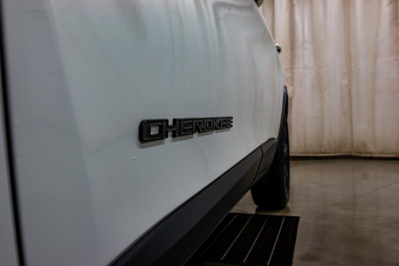 2019 Jeep Cherokee 4x4 Altitude Roof BCam Red Deer AB