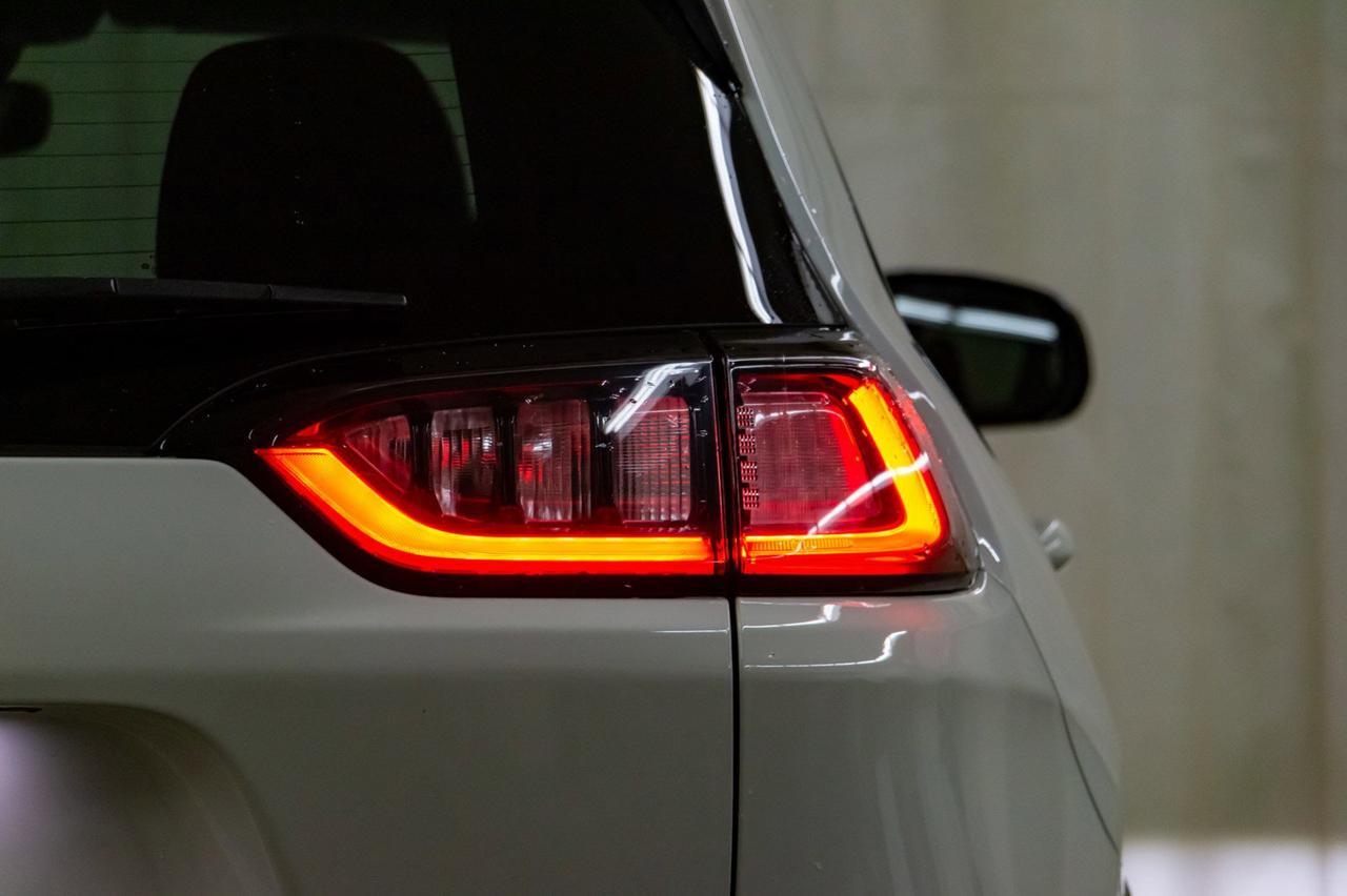 2019 Jeep Cherokee 4x4 Altitude Roof BCam Red Deer AB