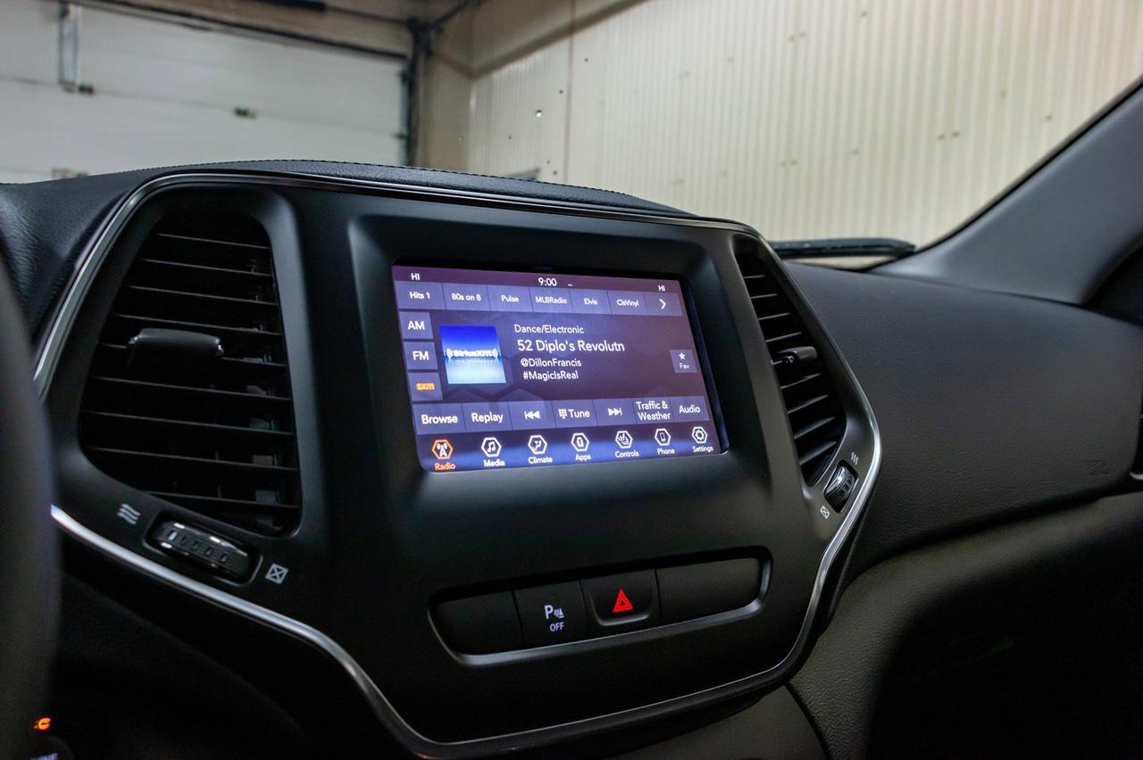 2019 Jeep Cherokee 4x4 Altitude Roof BCam Red Deer AB