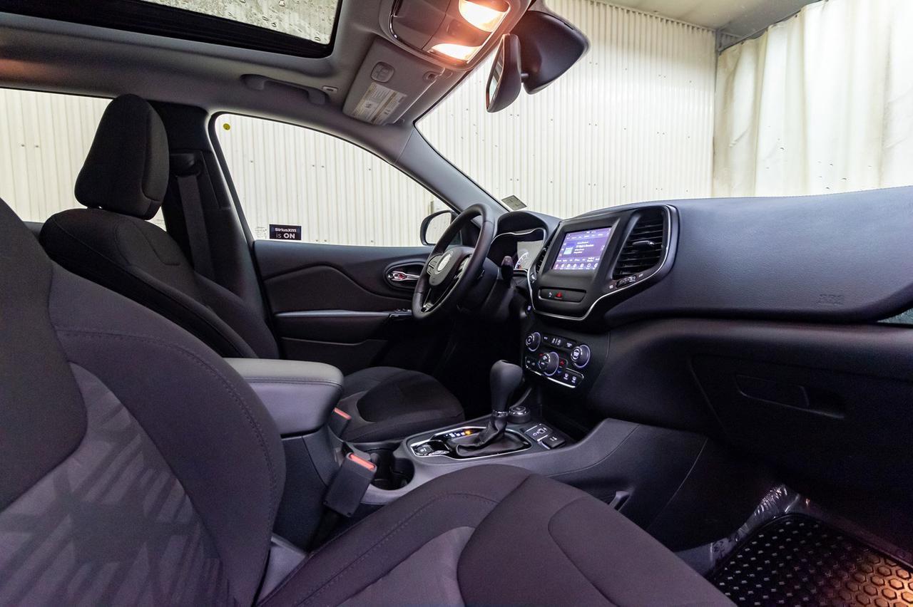 2019 Jeep Cherokee 4x4 Altitude Roof BCam Red Deer AB