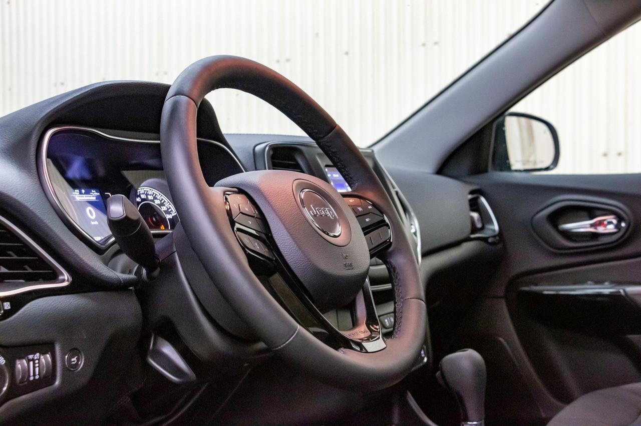 2019 Jeep Cherokee 4x4 Altitude Roof BCam Red Deer AB