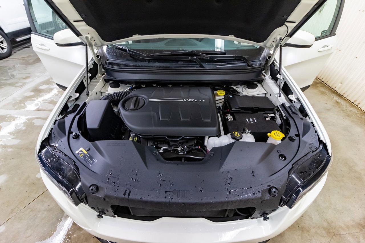 2019 Jeep Cherokee 4x4 Altitude Roof BCam Red Deer AB