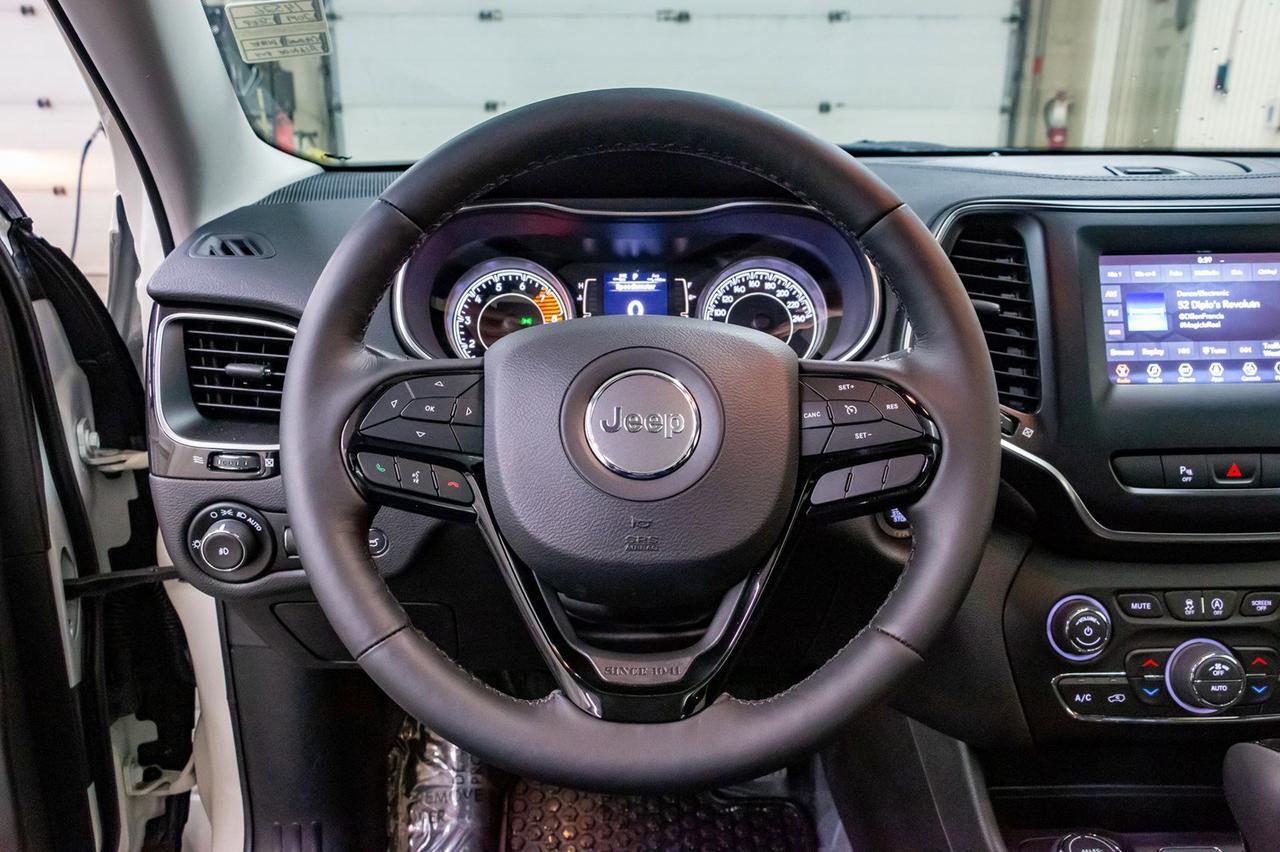 2019 Jeep Cherokee 4x4 Altitude Roof BCam Red Deer AB