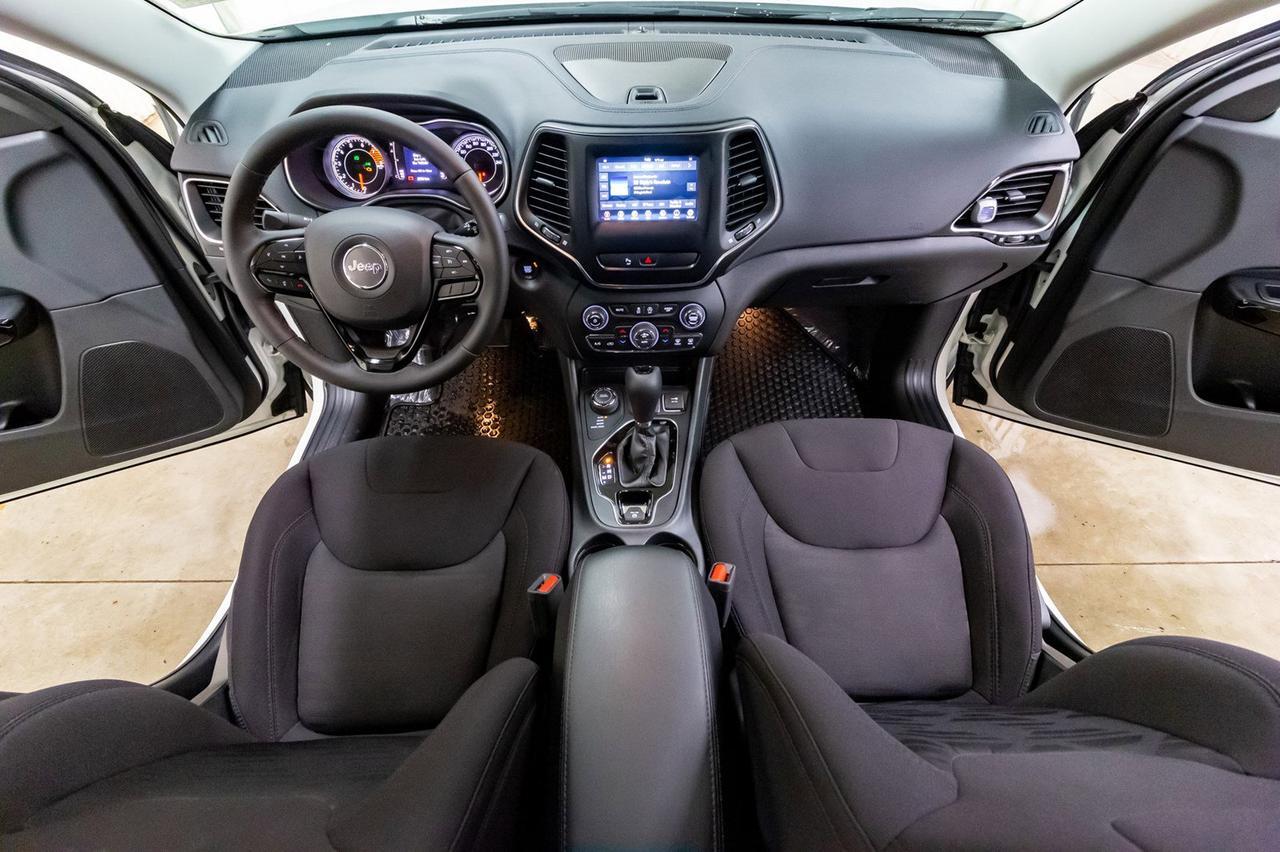 2019 Jeep Cherokee 4x4 Altitude Roof BCam Red Deer AB