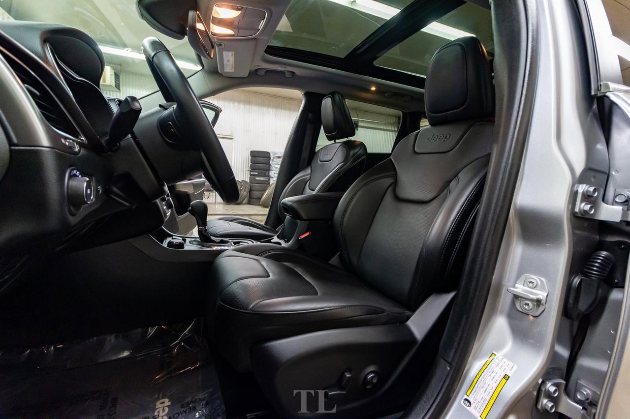 2019 Jeep Cherokee 4x4 Limited Leather Roof Nav BCam Red Deer AB