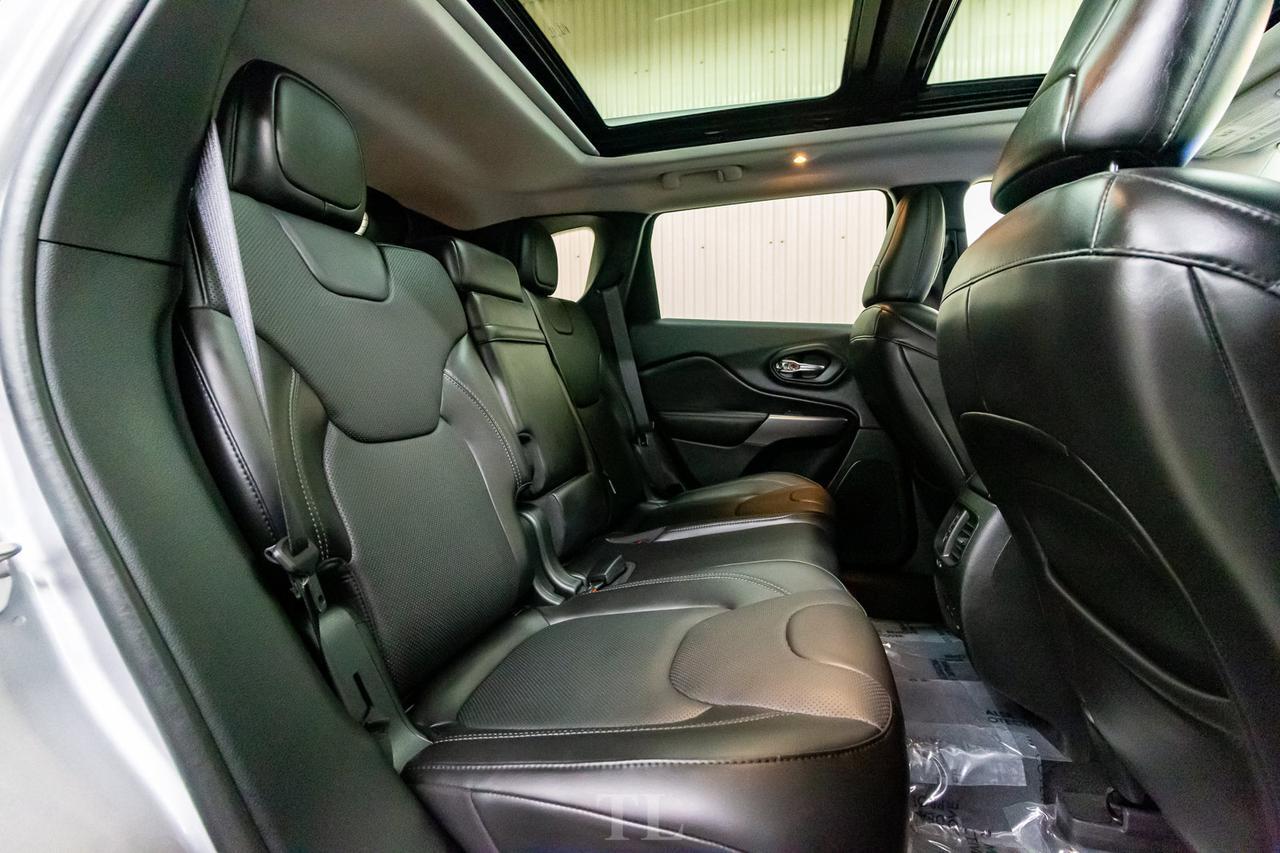 2019 Jeep Cherokee 4x4 Limited Leather Roof Nav BCam Red Deer AB
