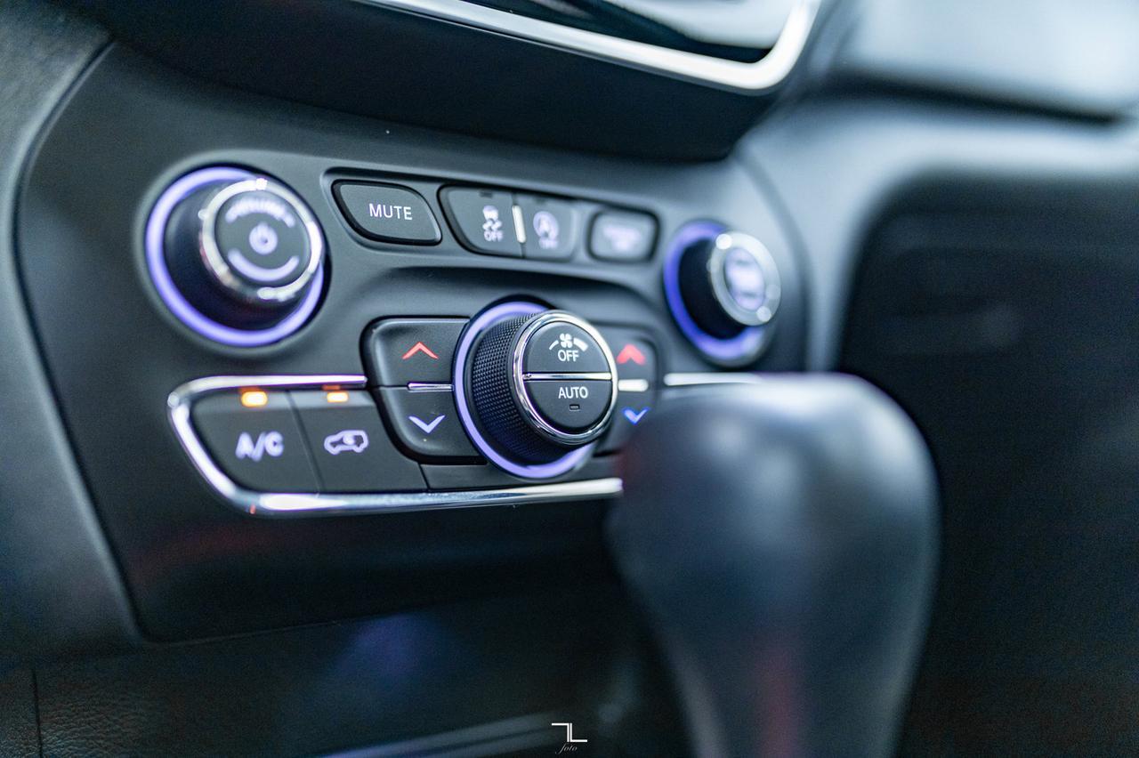 2019 Jeep Cherokee 4x4 Limited Leather Roof Nav BCam Red Deer AB