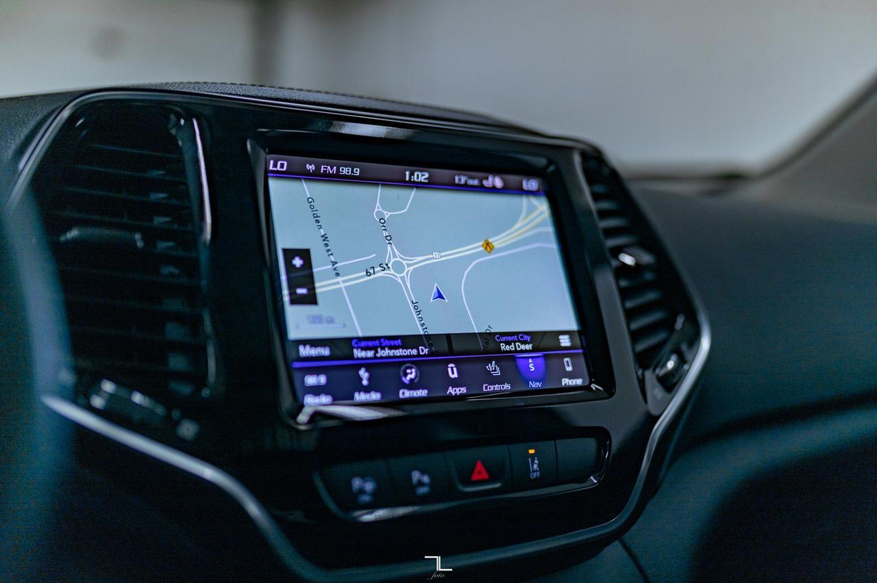 2019 Jeep Cherokee 4x4 Limited Leather Roof Nav BCam Red Deer AB